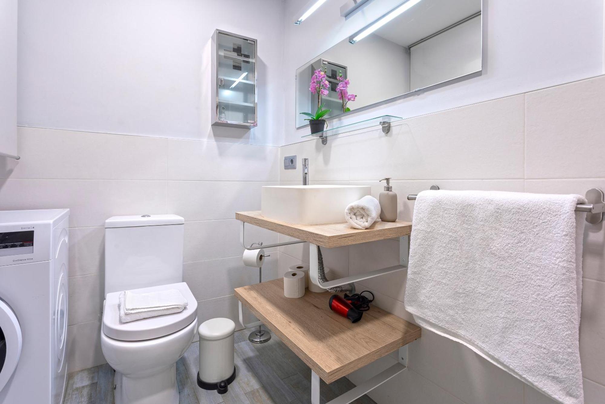 Coqueto Apartamento Junto A Calle Larios By Rent Me Малага Экстерьер фото